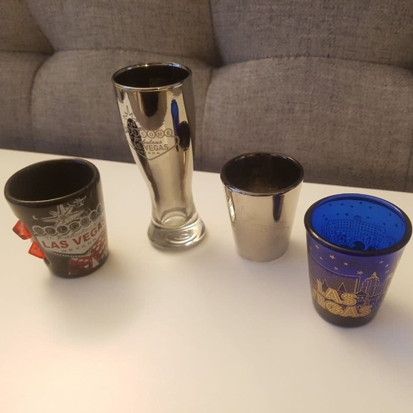 4 Las Vegas Shot Glasses - Picture 2 of 10